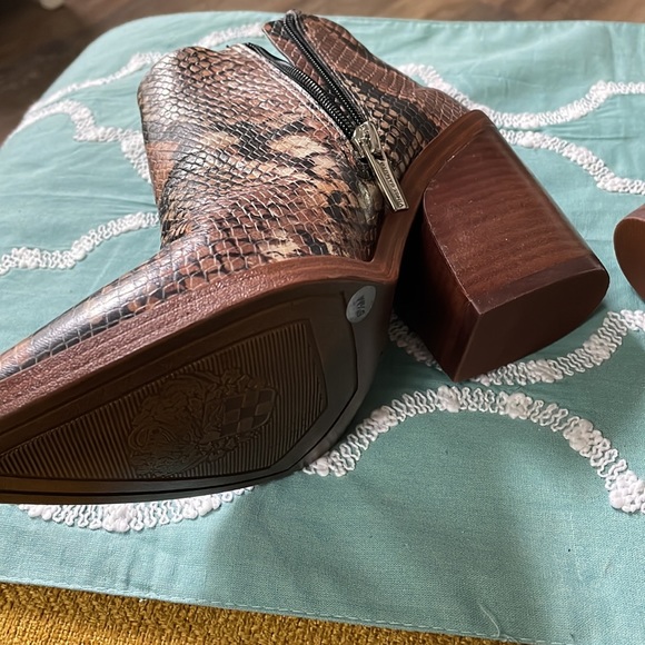 Vince Camuto Boots size 5 1/2 - Picture 9 of 12